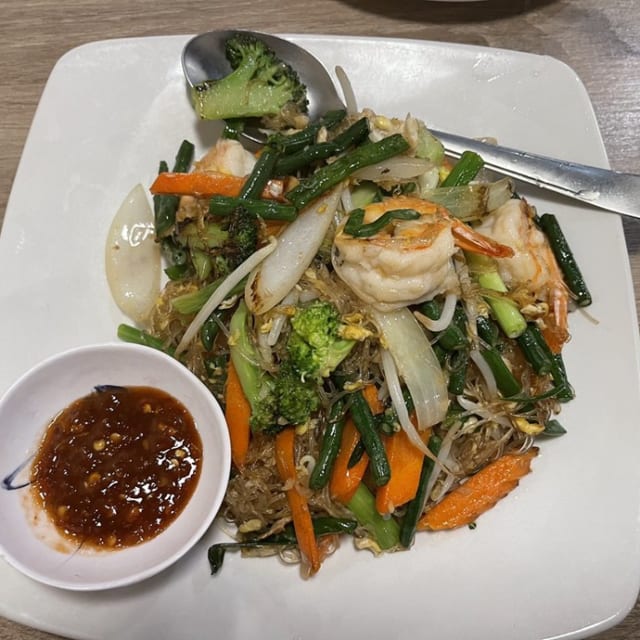 Pad Woon Sen (Long Rice Noodles).